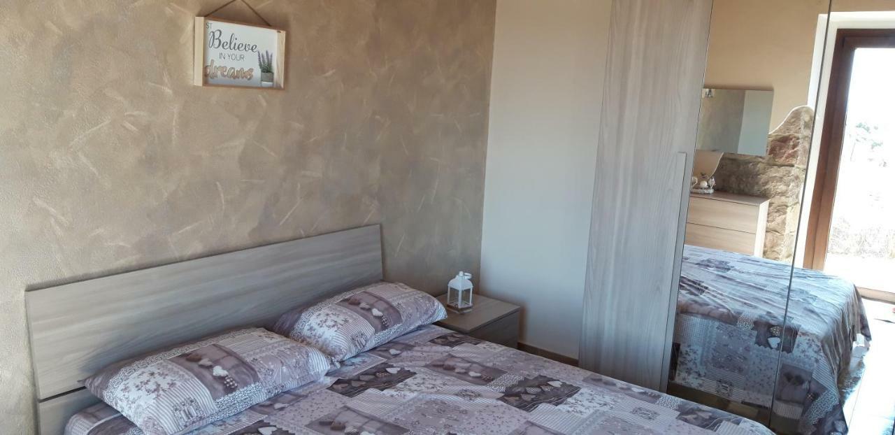 B&B Gli Ulivi Сант'Анна-Аррези Экстерьер фото